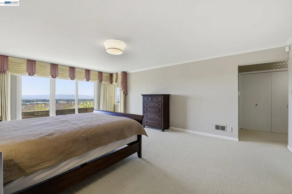 1961 Marineview Drive San Leandro CA 94577
