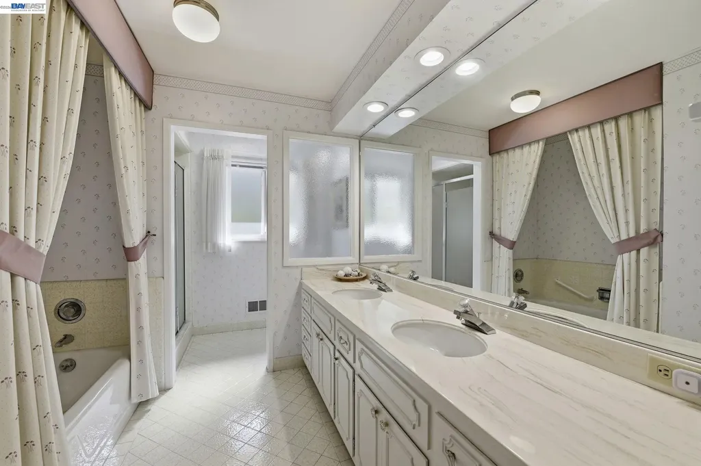 1961 Marineview Drive San Leandro CA 94577