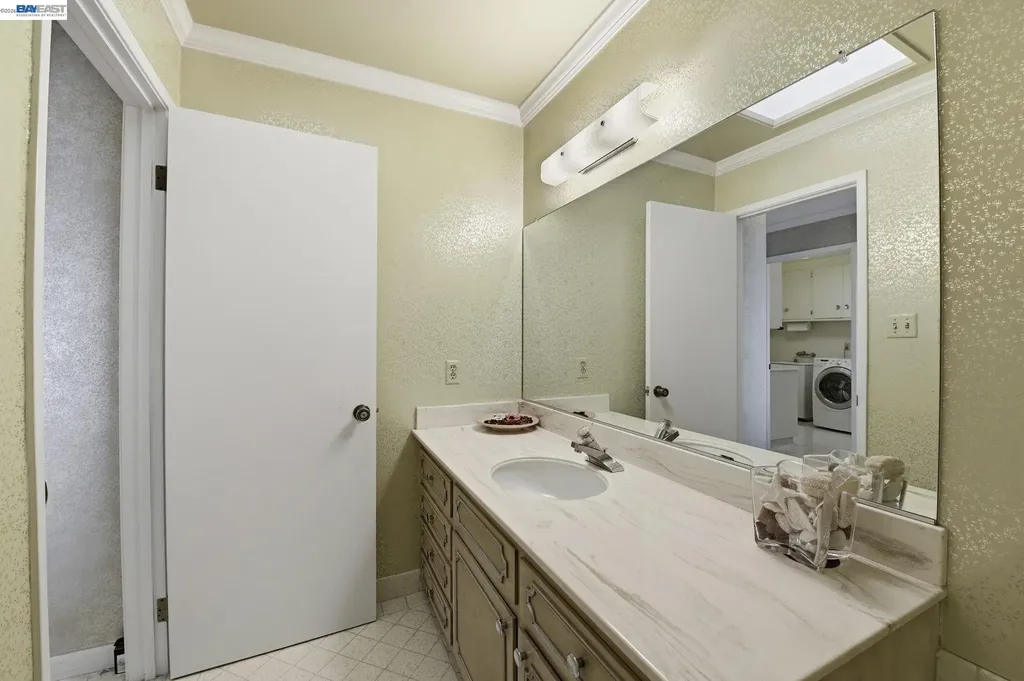 1961 Marineview Drive San Leandro CA 94577