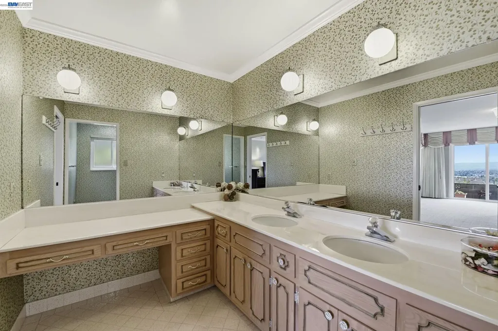 1961 Marineview Drive San Leandro CA 94577