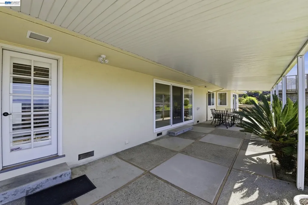 1961 Marineview Drive San Leandro CA 94577