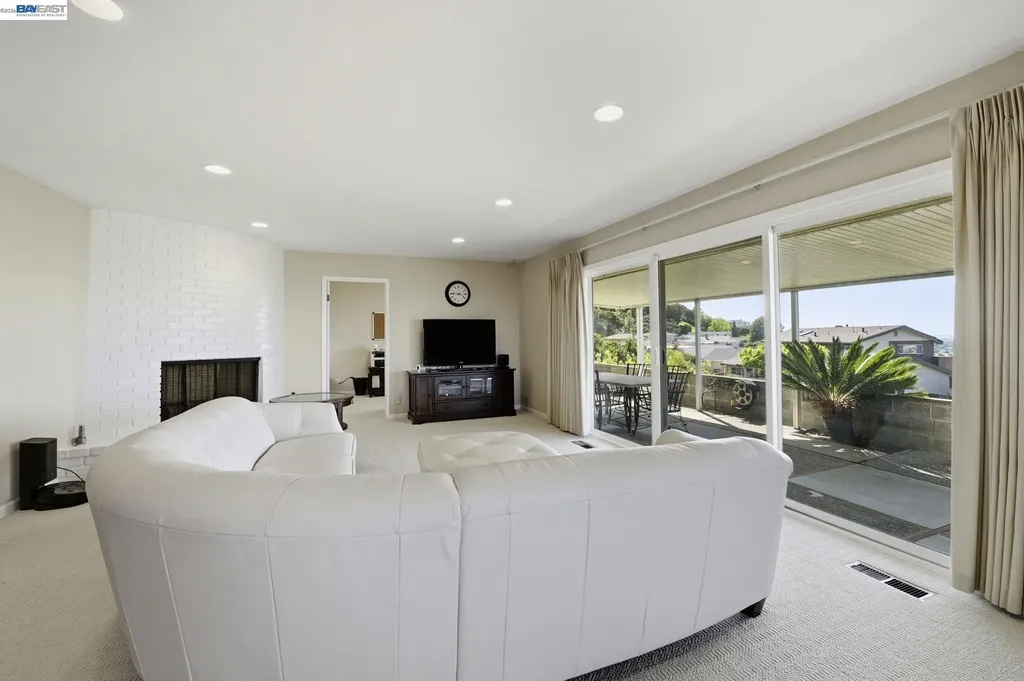 1961 Marineview Drive San Leandro CA 94577