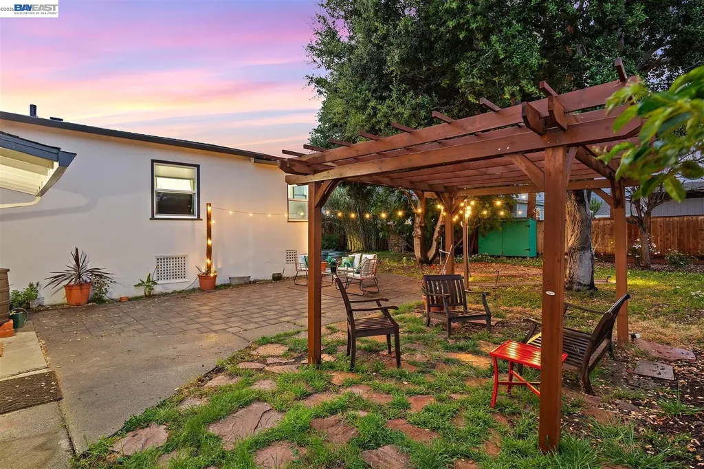2807 Downer Avenue Richmond CA 94804