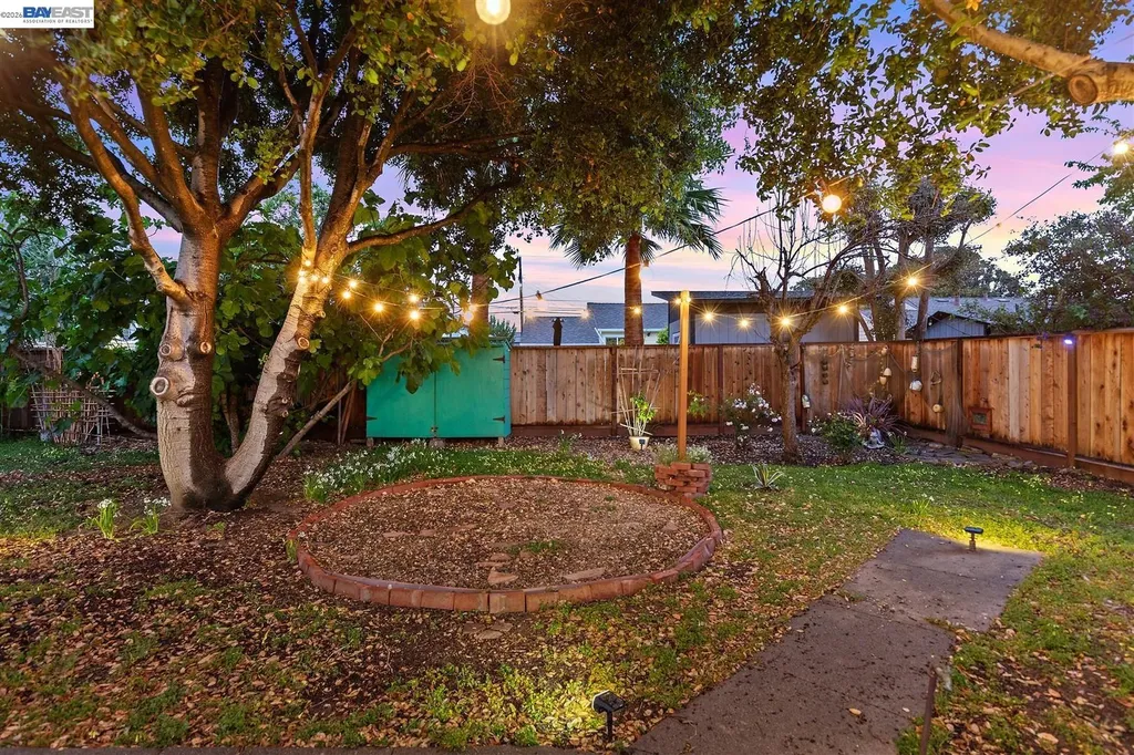 2807 Downer Avenue Richmond CA 94804
