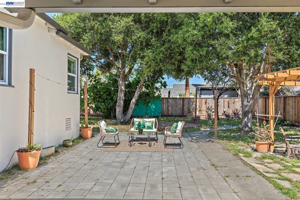2807 Downer Avenue Richmond CA 94804