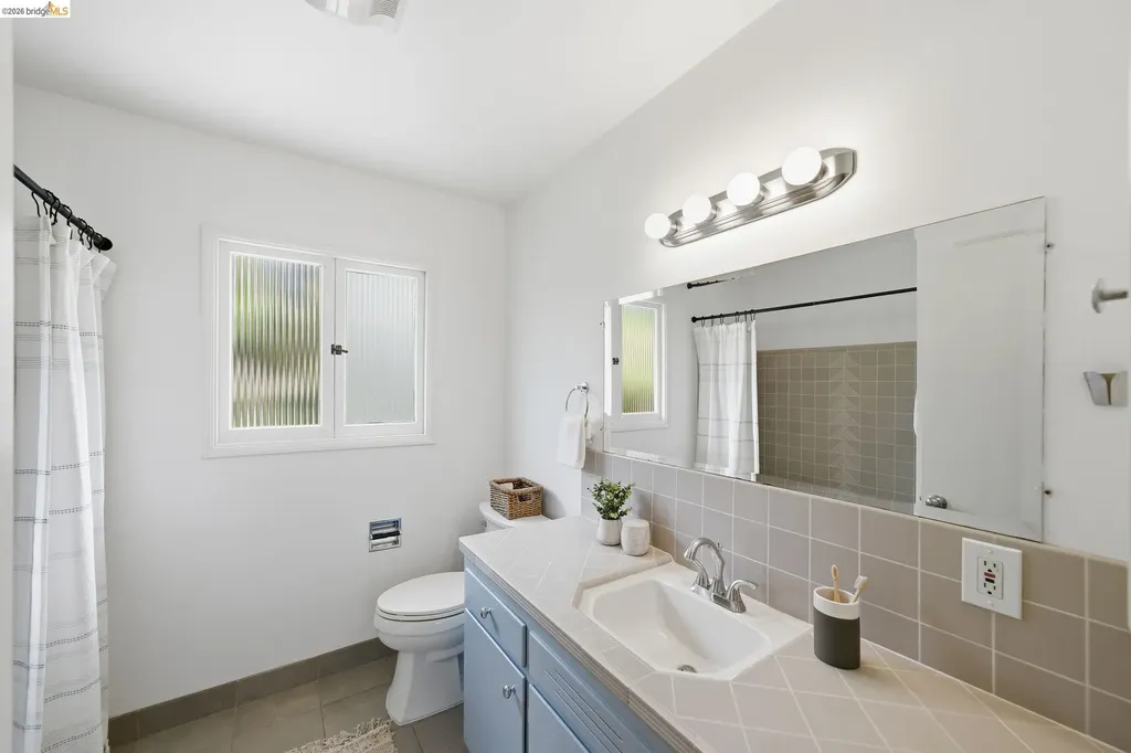 64 Highgate Road Kensington CA 94707