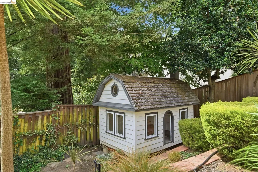 64 Highgate Road Kensington CA 94707