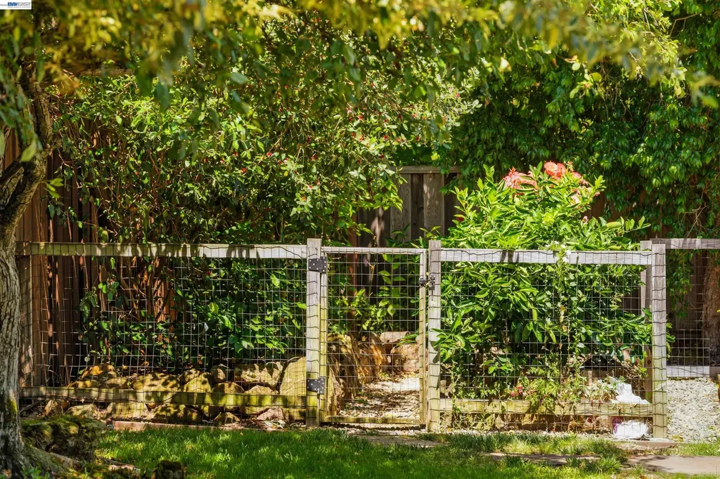 102 Brookfield Drive Moraga CA 94556