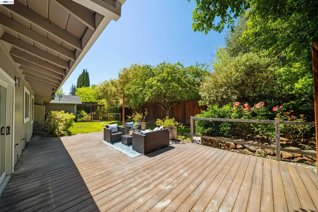 102 Brookfield Drive Moraga CA 94556