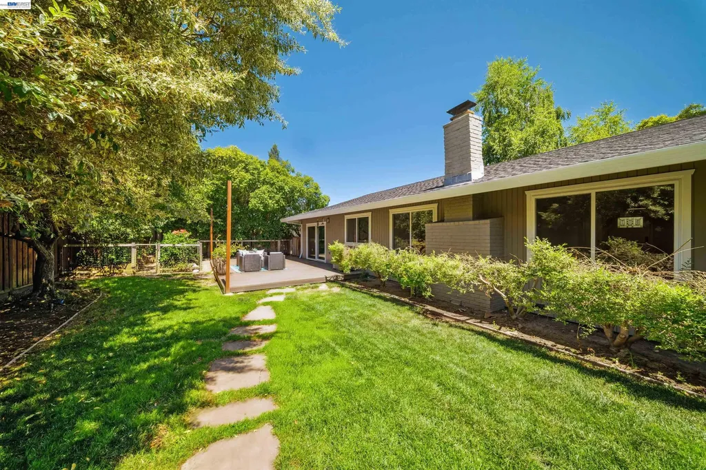 102 Brookfield Drive Moraga CA 94556