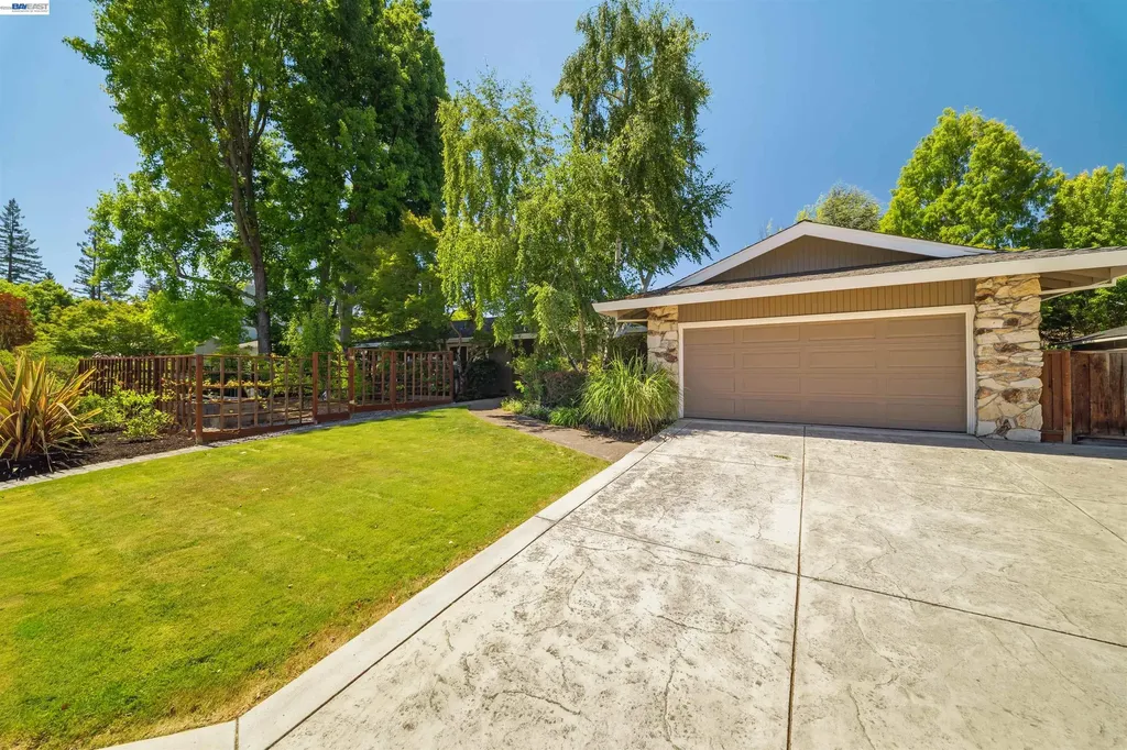 102 Brookfield Drive Moraga CA 94556