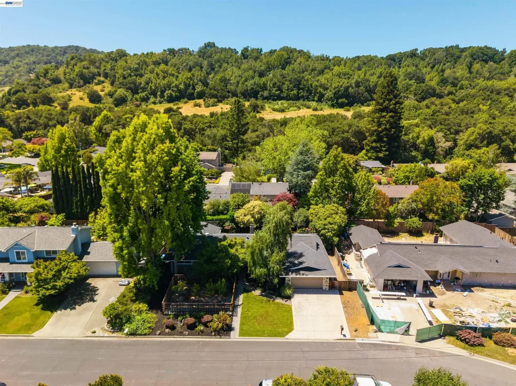 102 Brookfield Drive Moraga CA 94556
