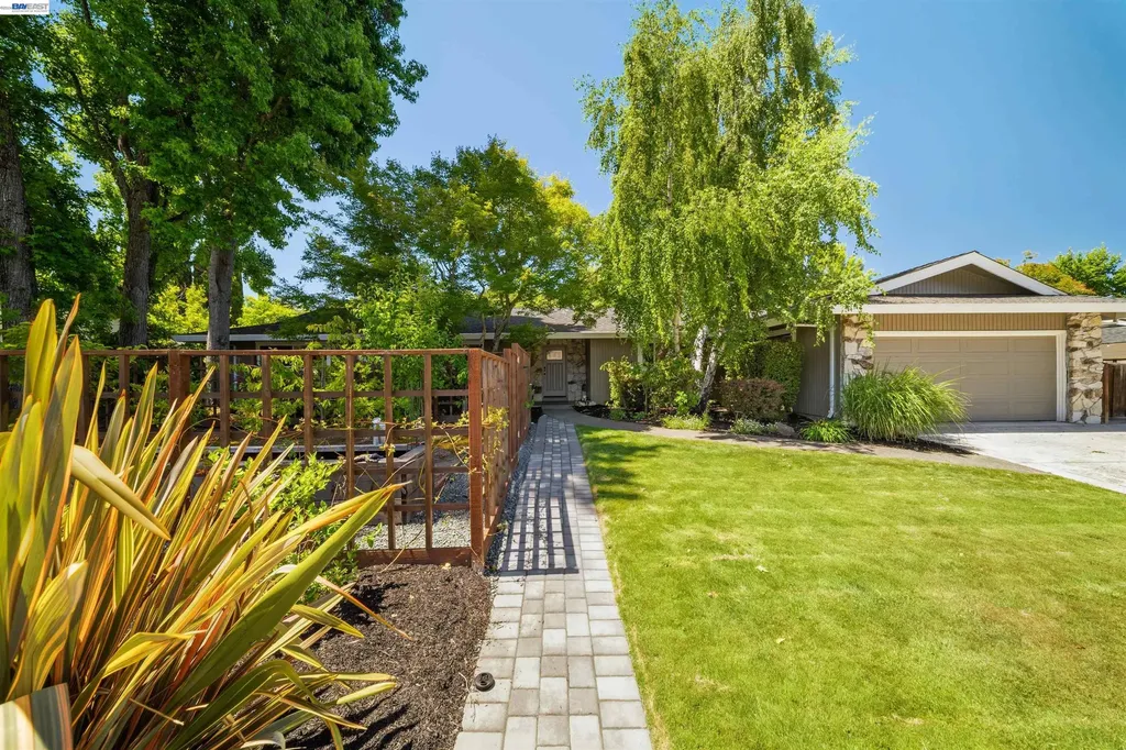 102 Brookfield Drive Moraga CA 94556