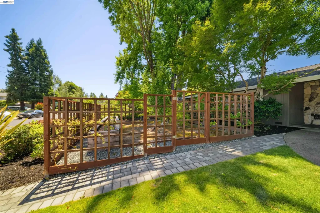 102 Brookfield Drive Moraga CA 94556