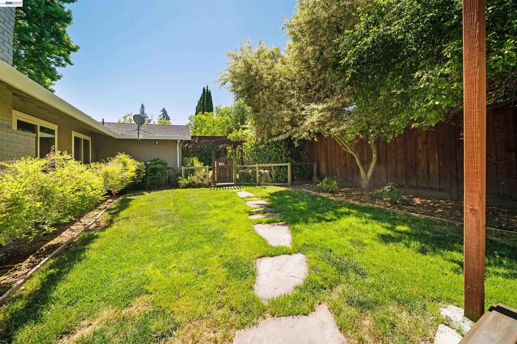 102 Brookfield Drive Moraga CA 94556
