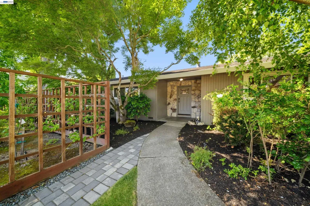 102 Brookfield Drive Moraga CA 94556