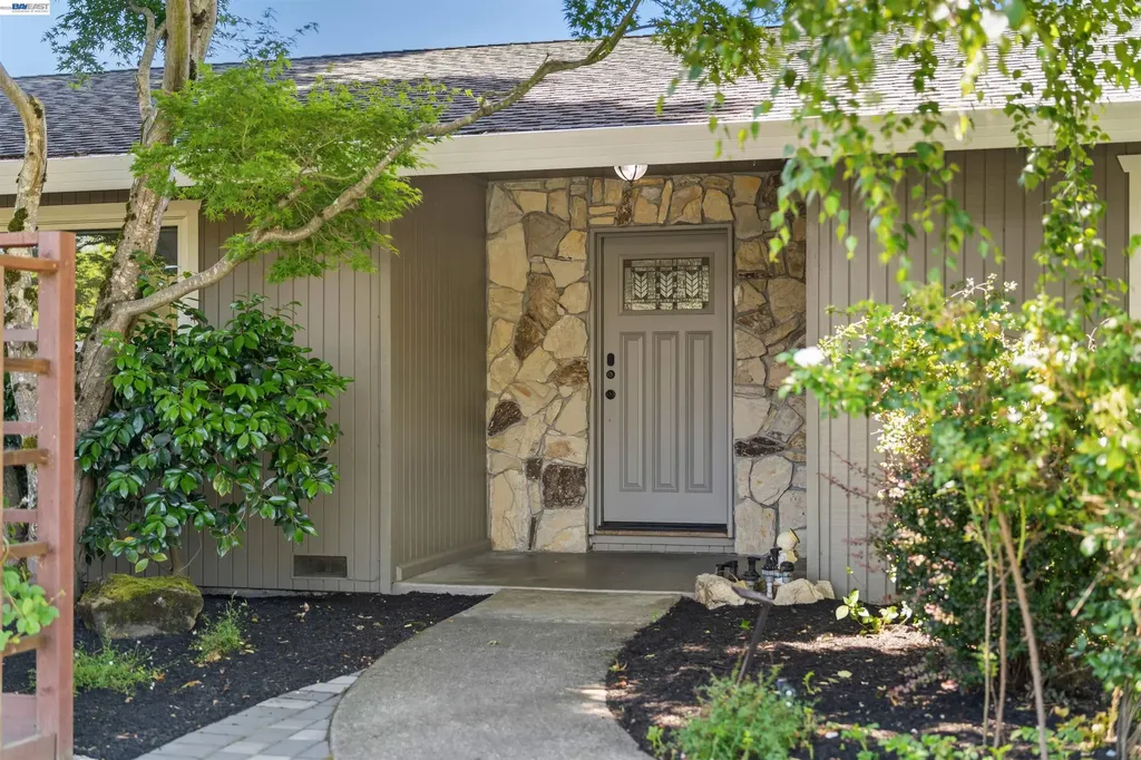 102 Brookfield Drive Moraga CA 94556