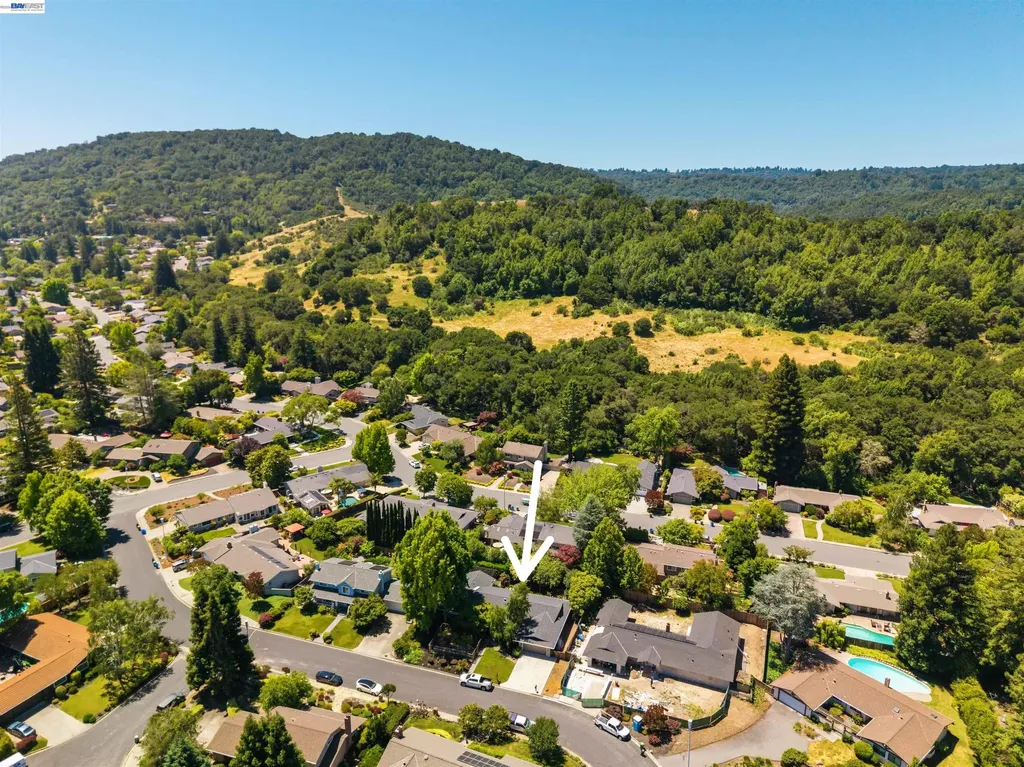 102 Brookfield Drive Moraga CA 94556