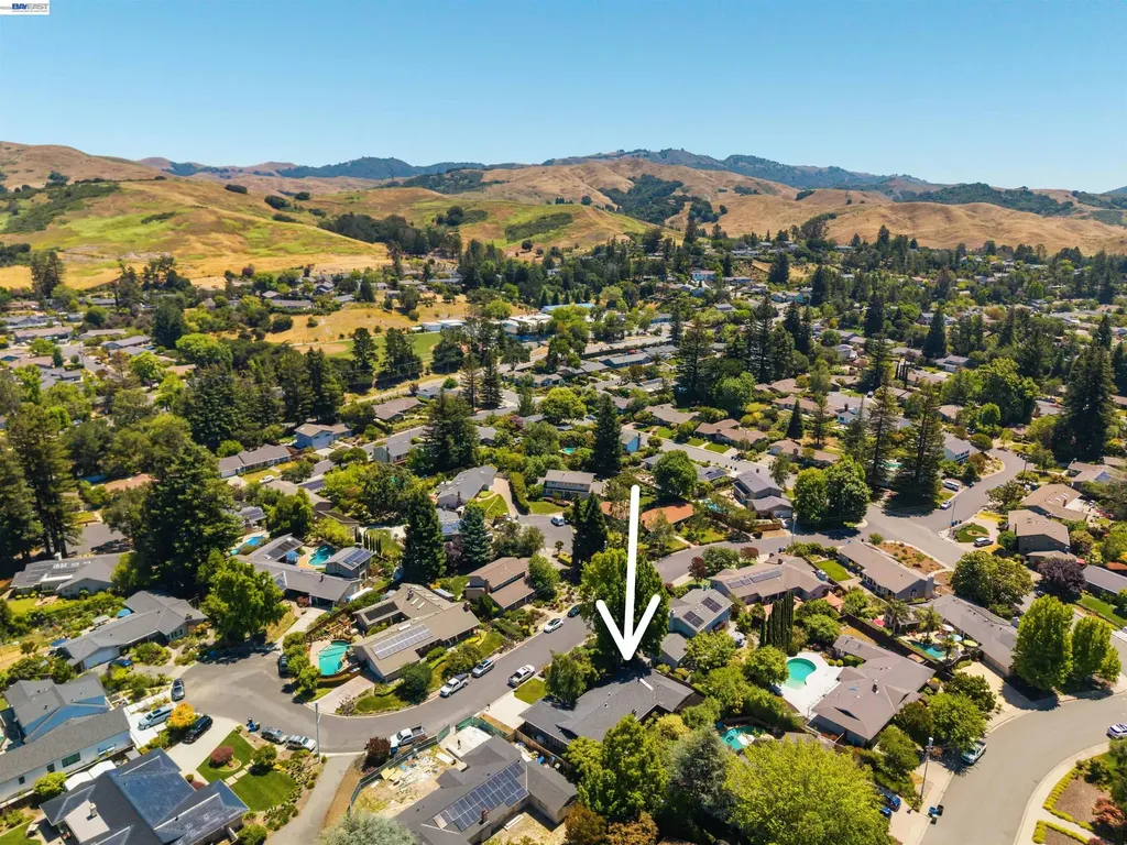 102 Brookfield Drive Moraga CA 94556