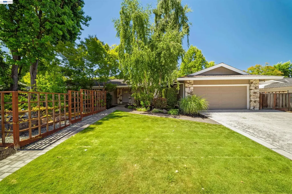 102 Brookfield Drive Moraga CA 94556