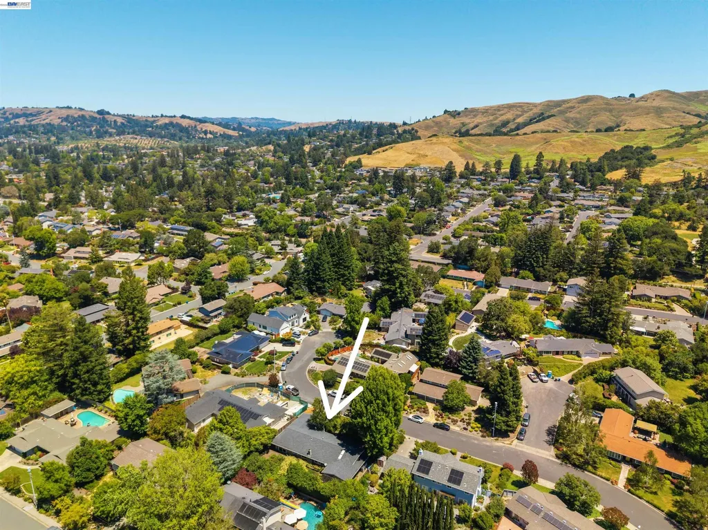 102 Brookfield Drive Moraga CA 94556