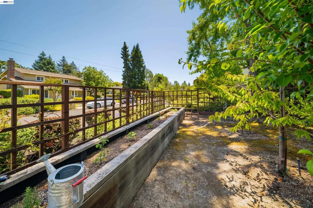 102 Brookfield Drive Moraga CA 94556
