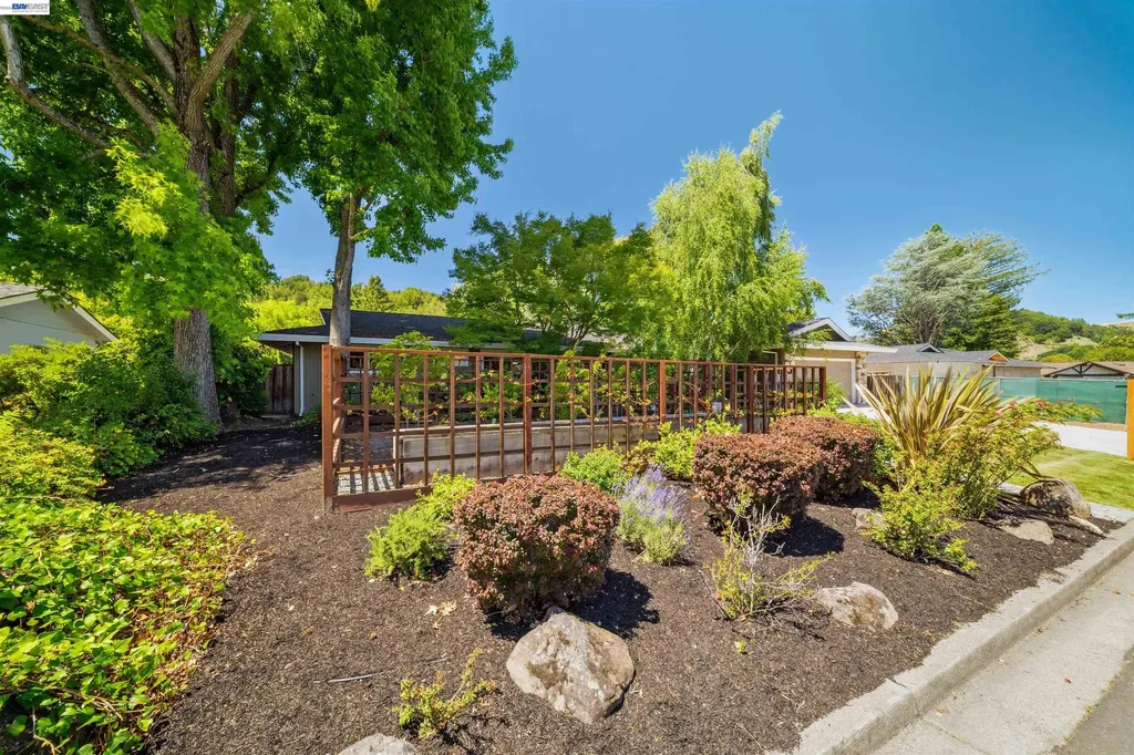 102 Brookfield Drive Moraga CA 94556