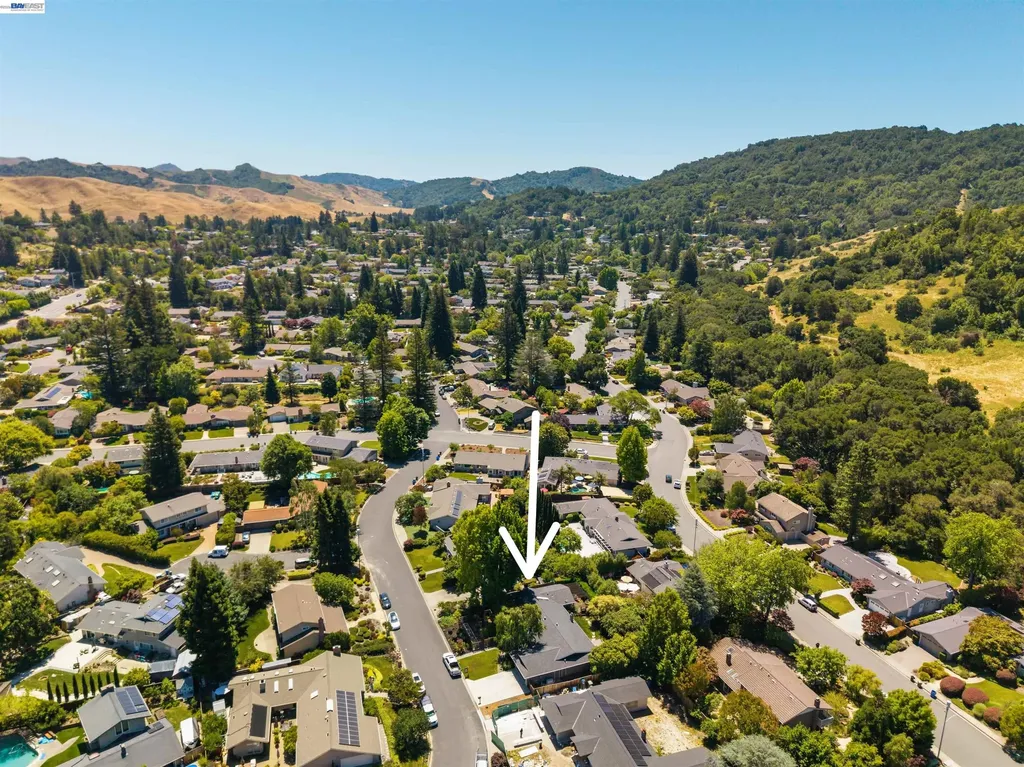 102 Brookfield Drive Moraga CA 94556