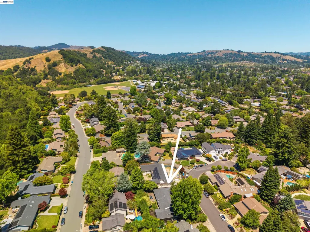 102 Brookfield Drive Moraga CA 94556