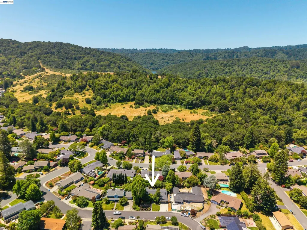 102 Brookfield Drive Moraga CA 94556