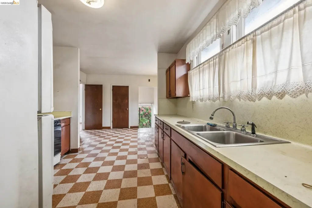 2534 Mathews Street Berkeley CA 94702