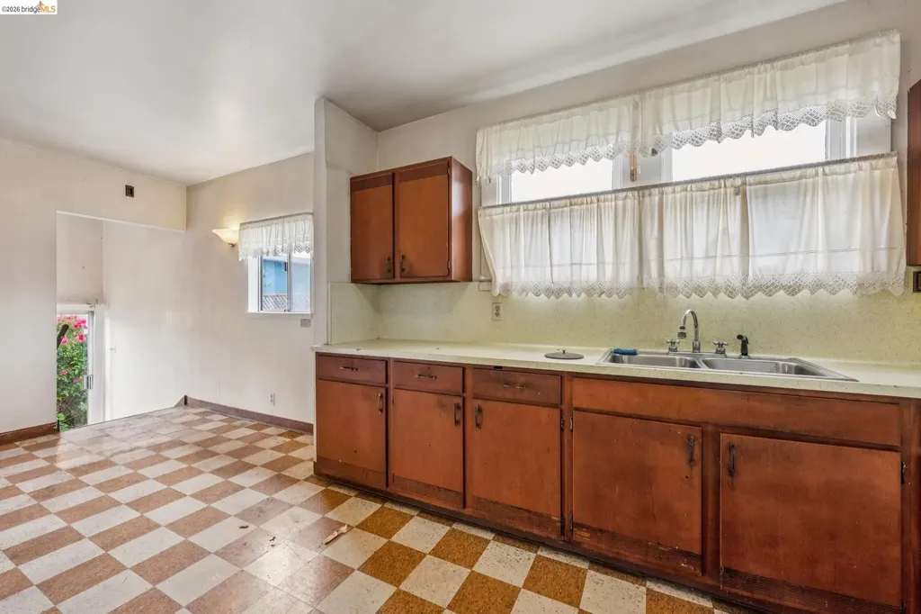 2534 Mathews Street Berkeley CA 94702