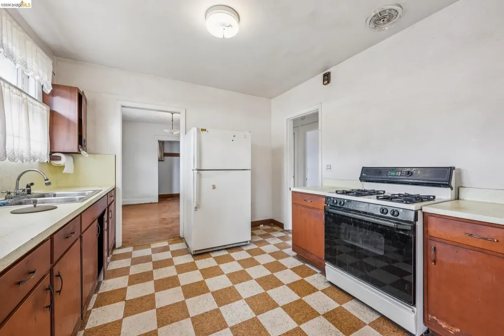 2534 Mathews Street Berkeley CA 94702
