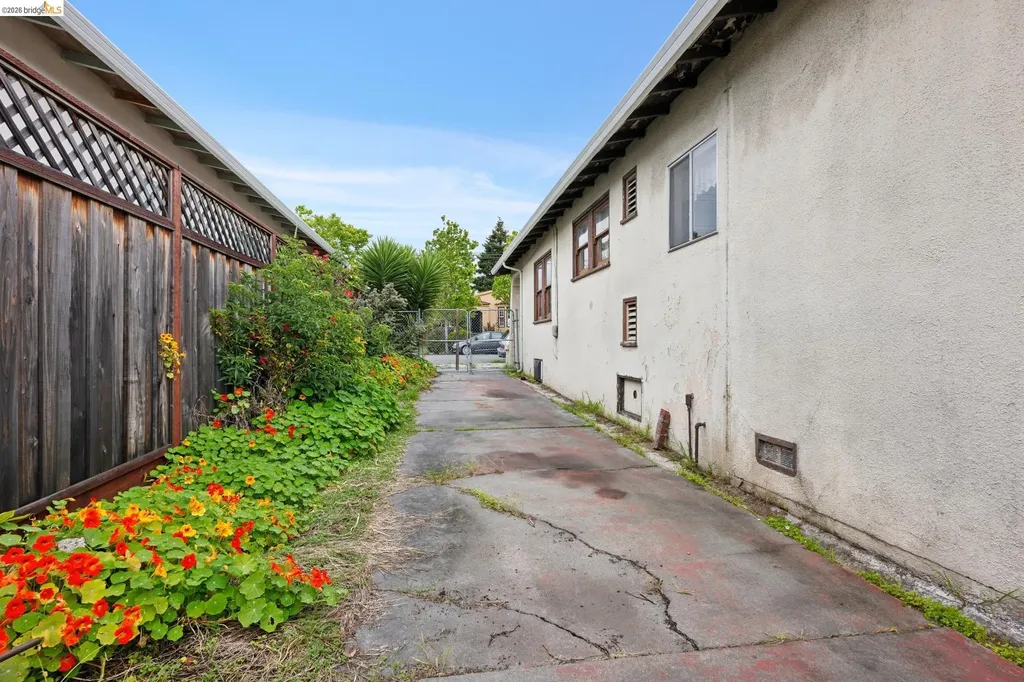 2534 Mathews Street Berkeley CA 94702