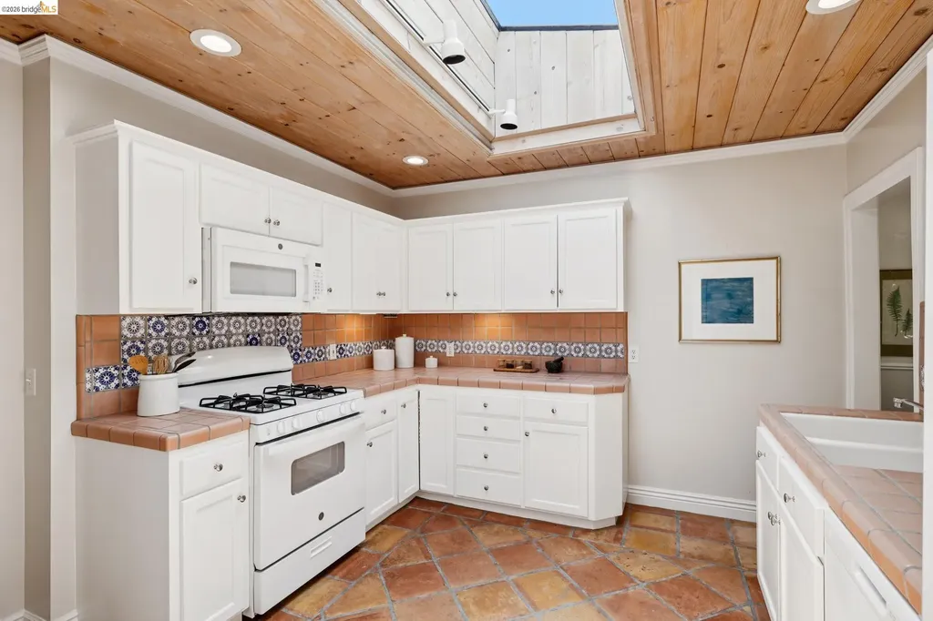 664 Vincente Avenue Berkeley CA 94707