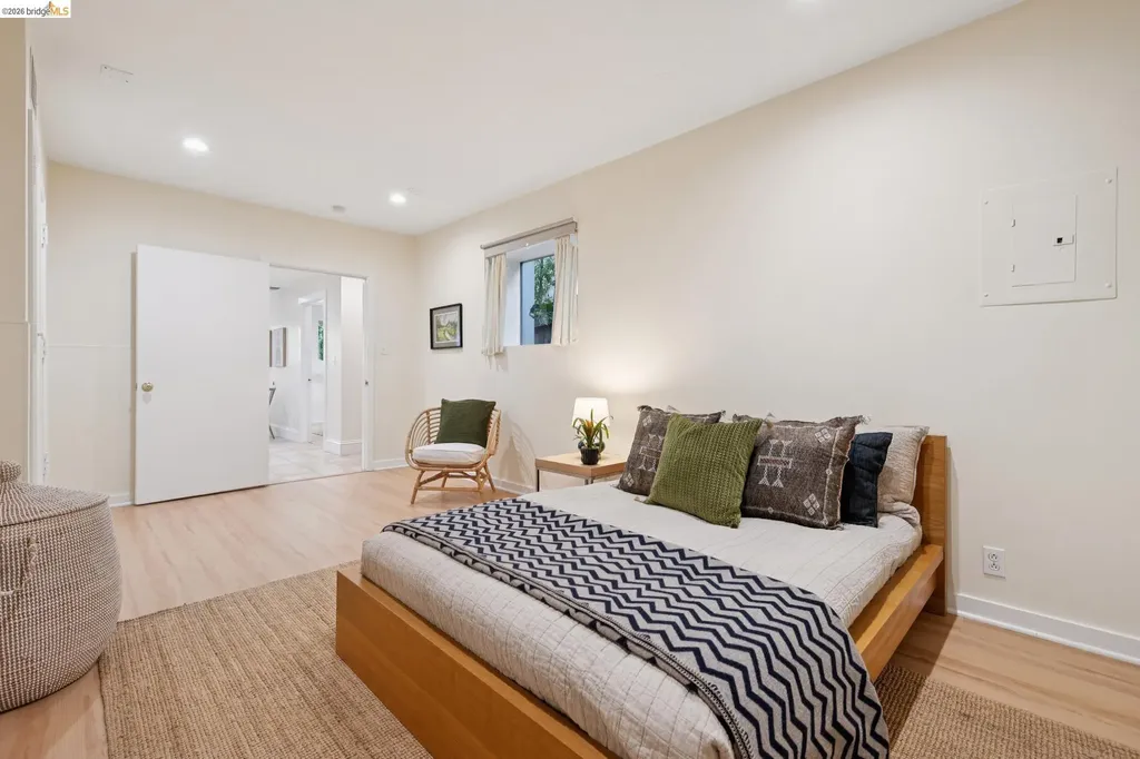 664 Vincente Avenue Berkeley CA 94707