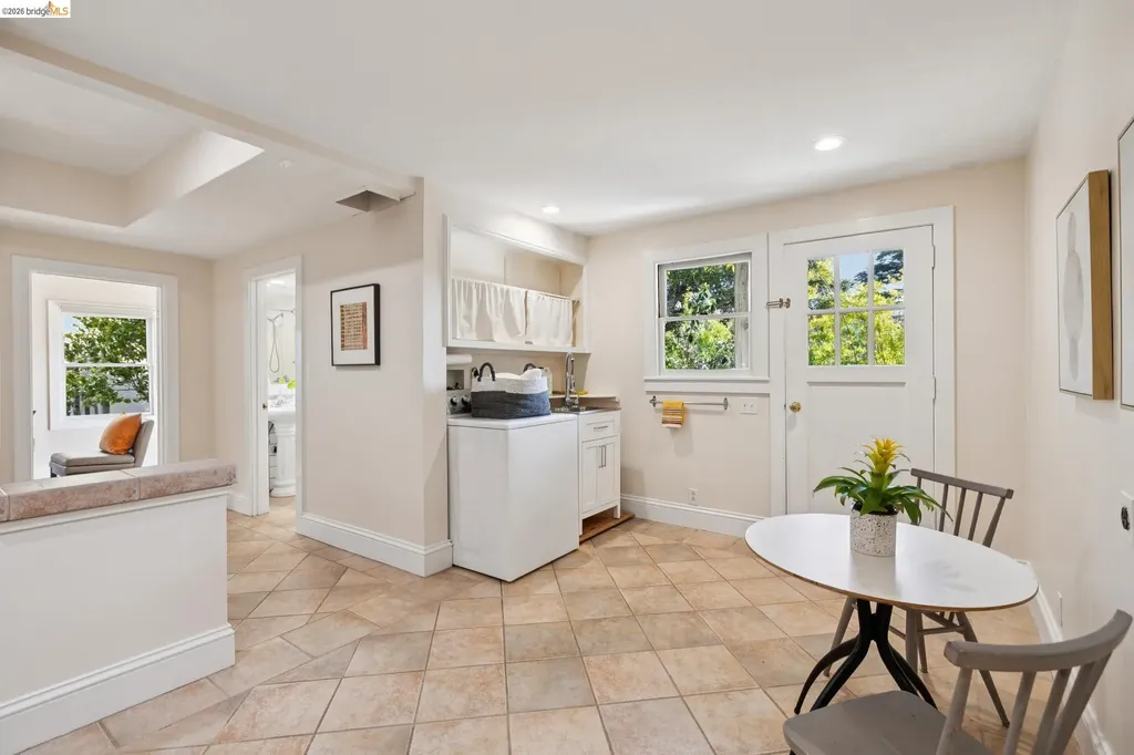 664 Vincente Avenue Berkeley CA 94707