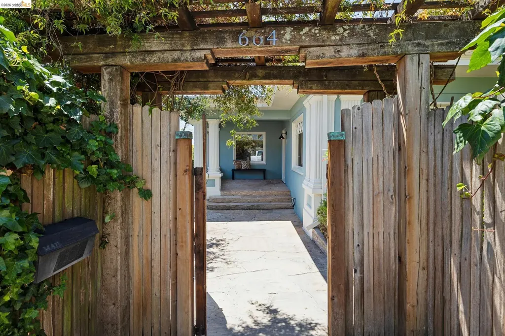 664 Vincente Avenue Berkeley CA 94707