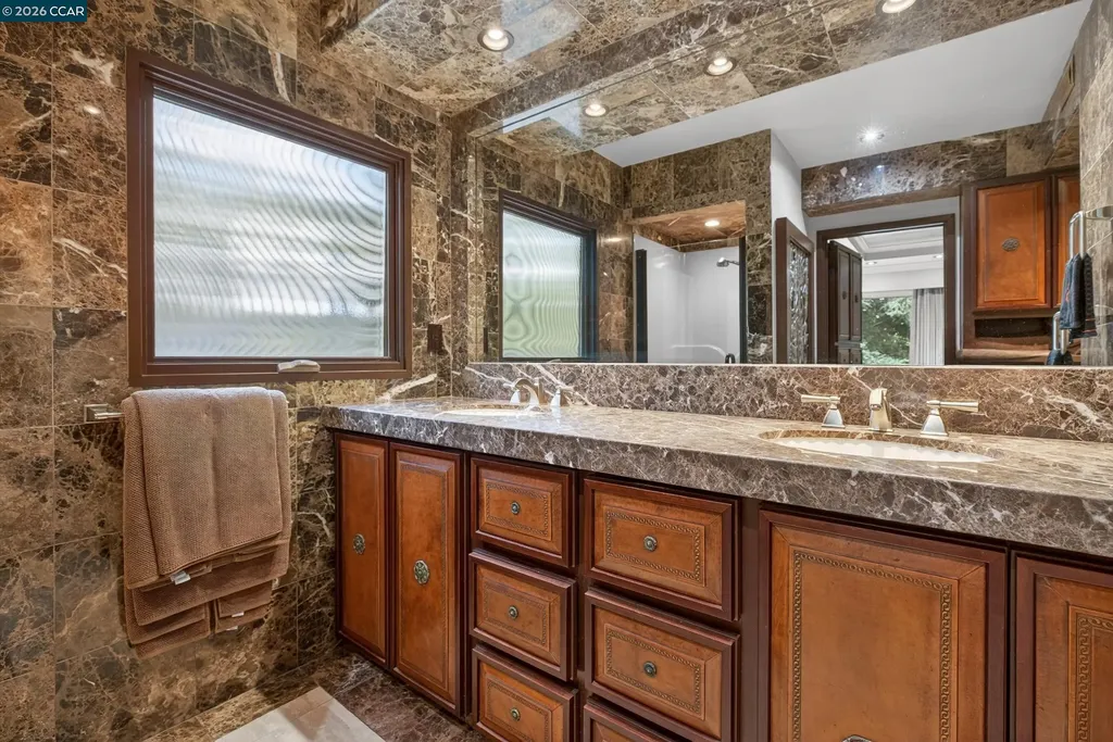 56 Camino Encinas Orinda CA 94563