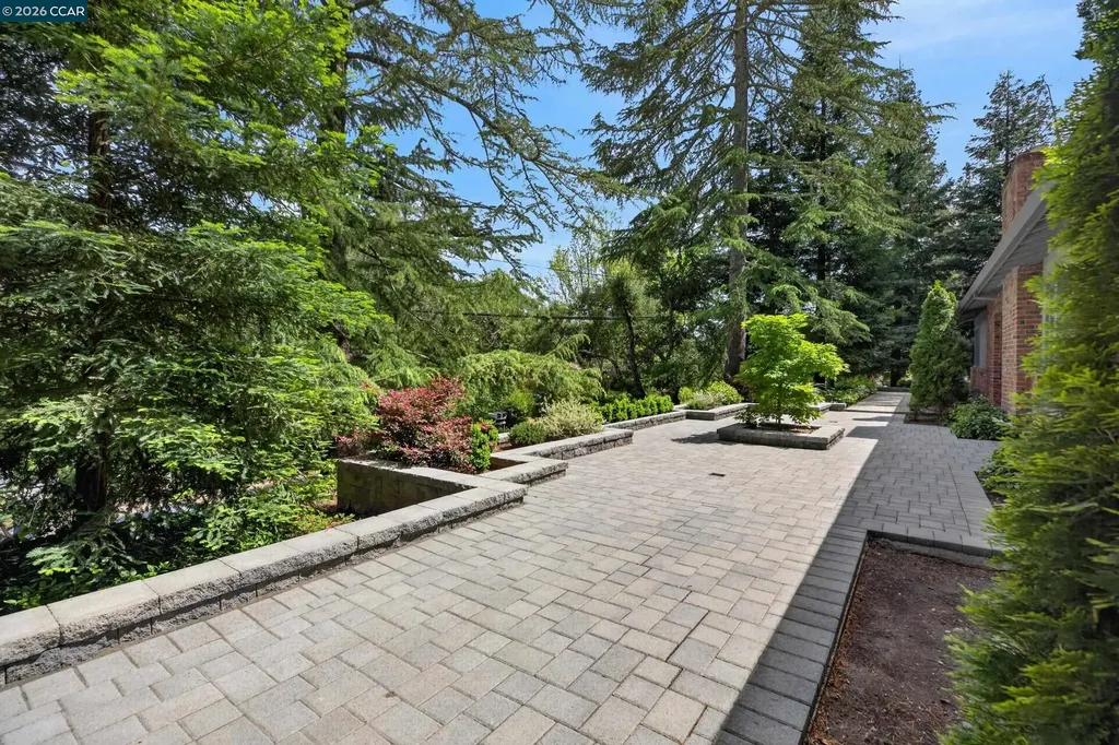 56 Camino Encinas Orinda CA 94563