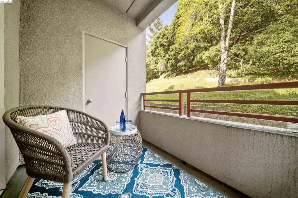 320 Caldecott Oakland CA 94618