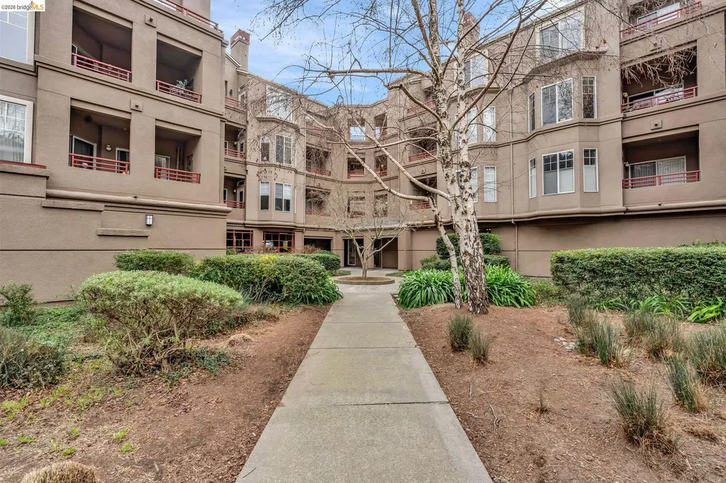 320 Caldecott Oakland CA 94618