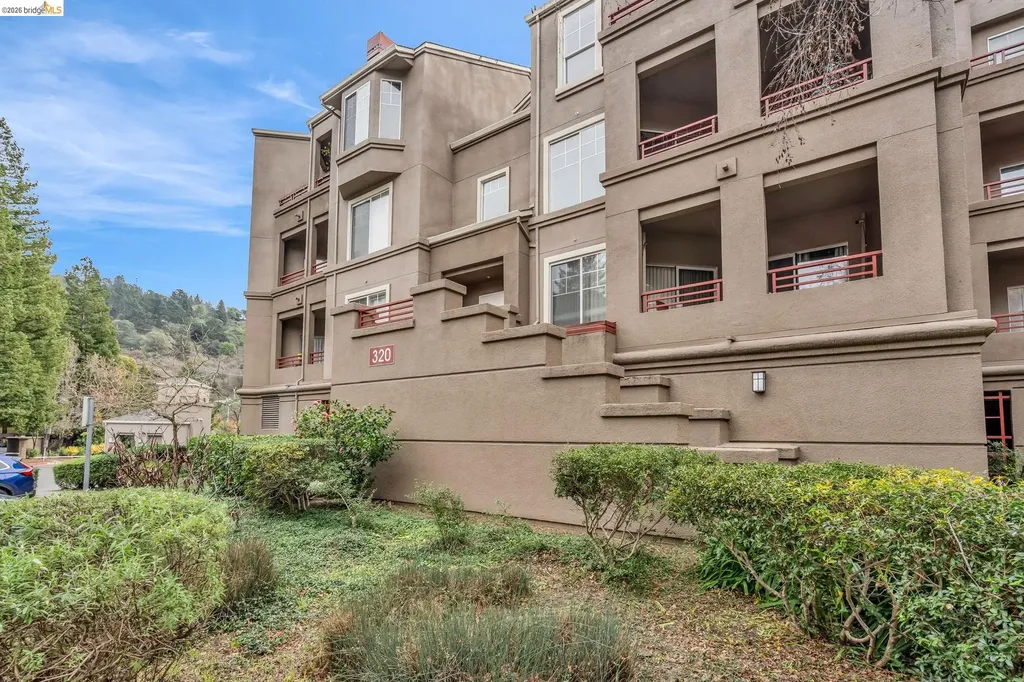 320 Caldecott Oakland CA 94618
