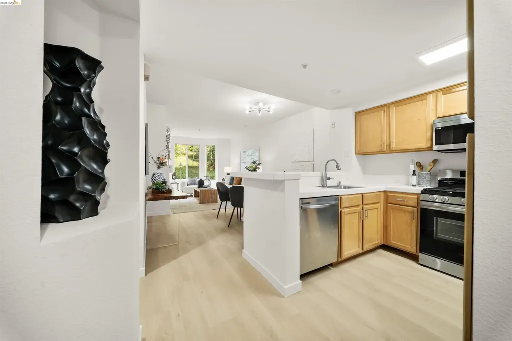 320 Caldecott Oakland CA 94618