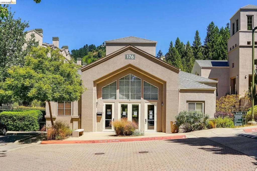 320 Caldecott Oakland CA 94618