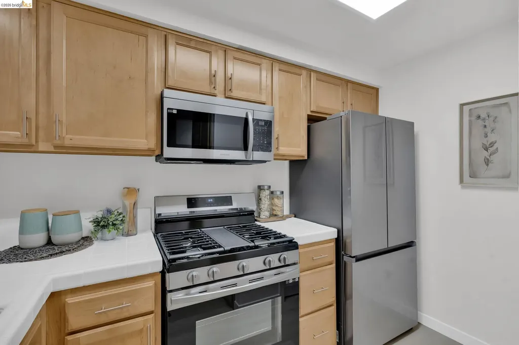320 Caldecott Oakland CA 94618