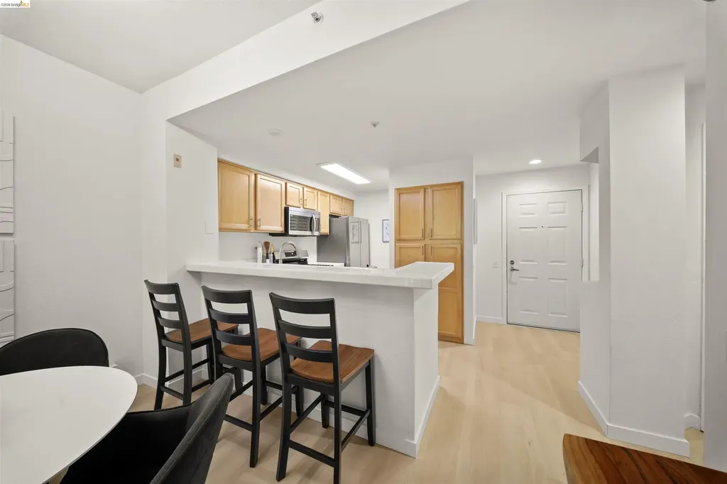 320 Caldecott Oakland CA 94618