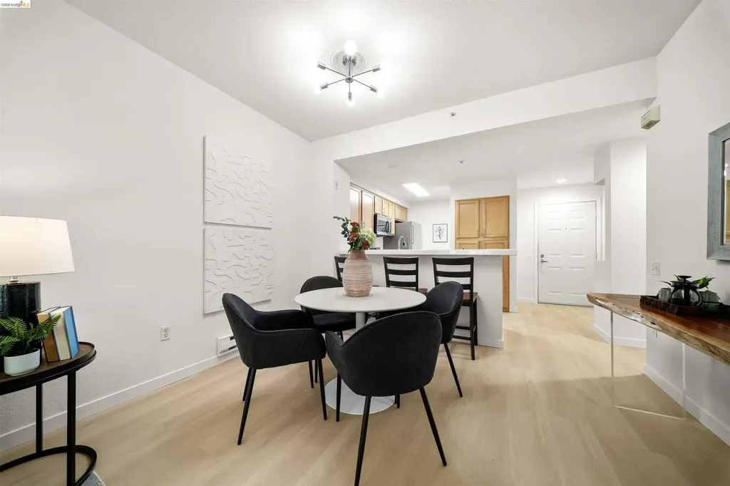 320 Caldecott Oakland CA 94618