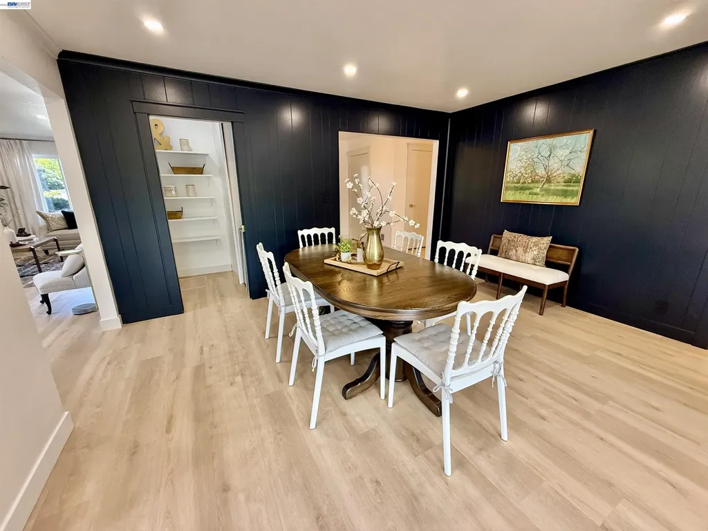 17880 Apricot Way Castro Valley CA 94546
