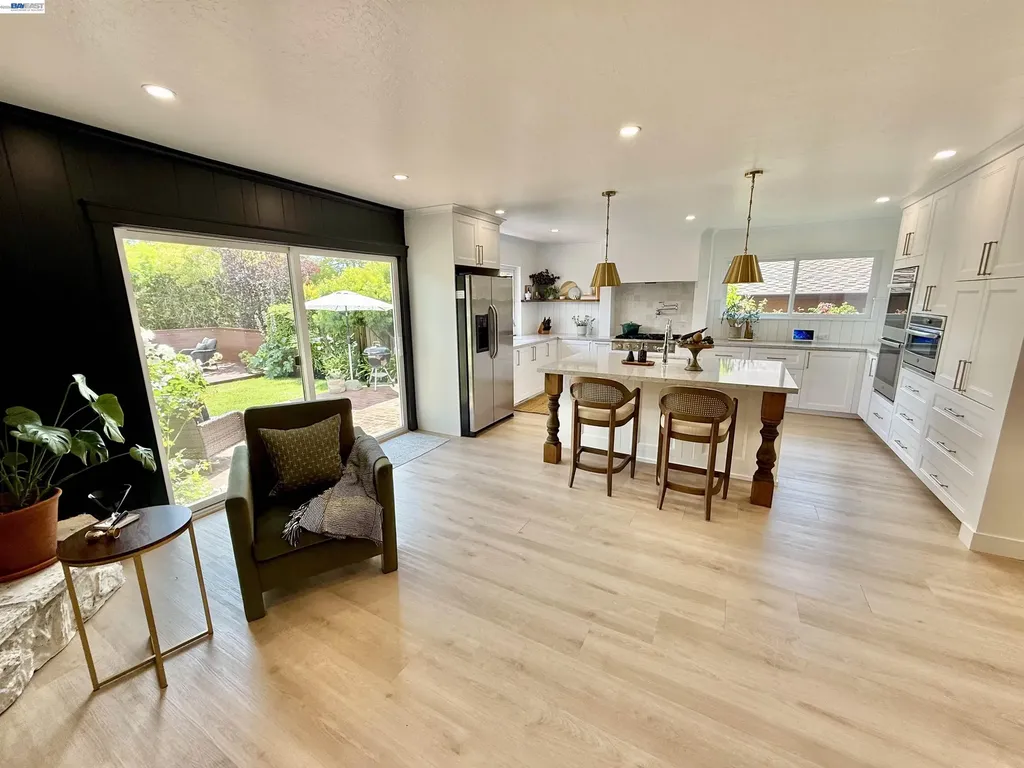 17880 Apricot Way Castro Valley CA 94546